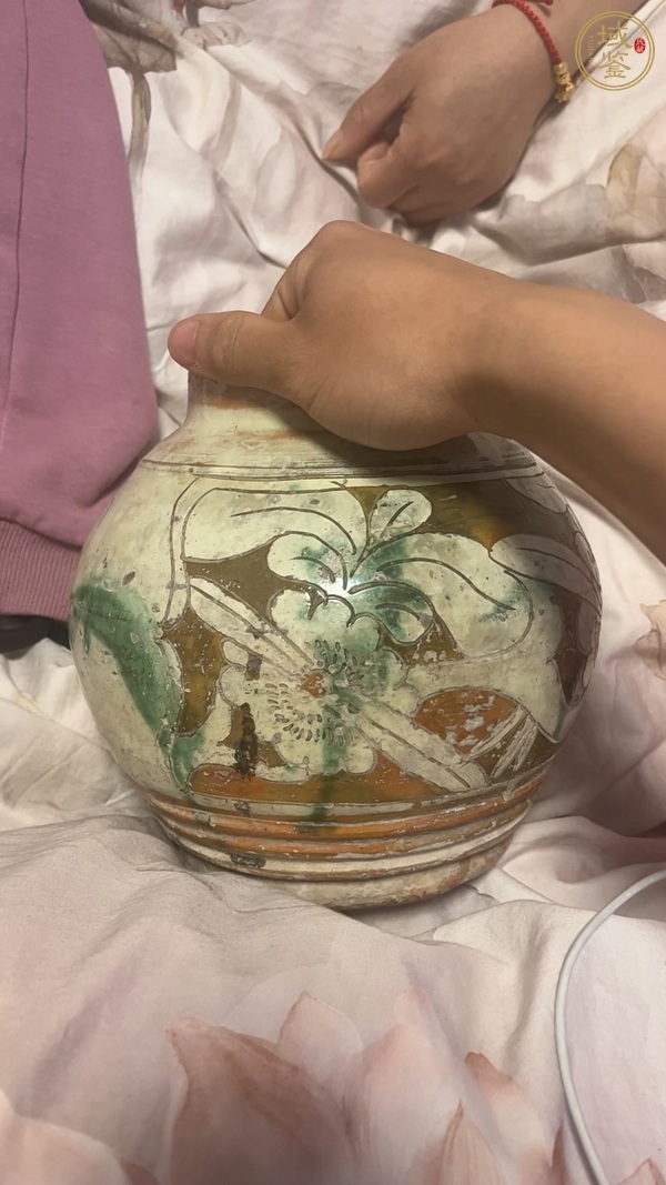 古玩陶瓷刻花罐真品鑒賞圖