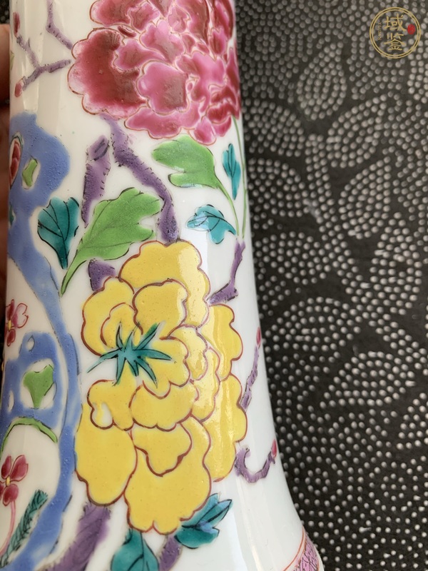古玩陶瓷花蝶紋粉彩束腰花觚真品鑒賞圖