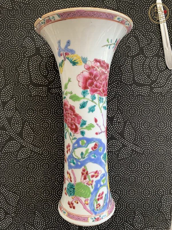 古玩花蝶紋粉彩束腰花觚真品鑒賞圖