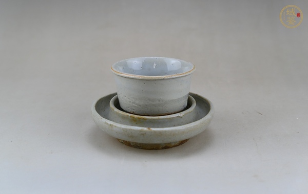 古玩陶瓷龍泉青瓷青釉杯和托真品鑒賞圖