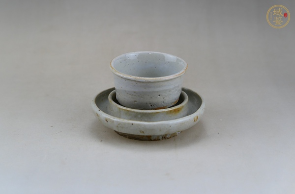 古玩陶瓷龍泉青瓷青釉杯和托真品鑒賞圖