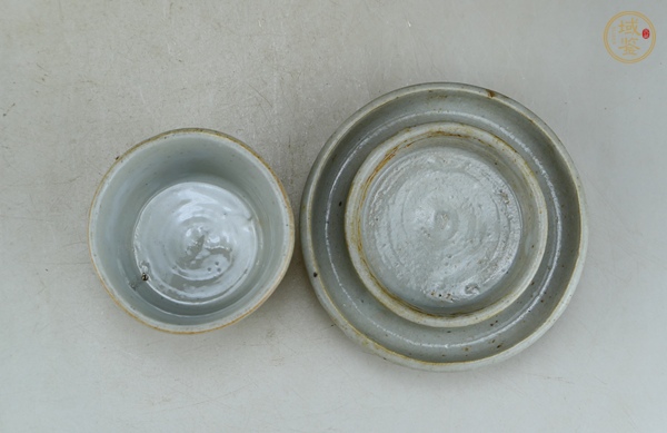 古玩陶瓷龍泉青瓷青釉杯和托真品鑒賞圖