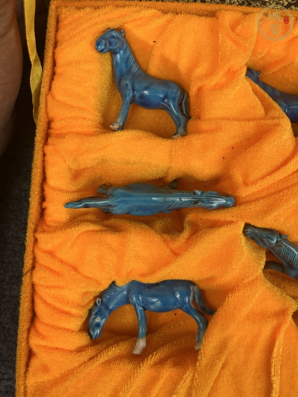 古玩陶瓷孔雀藍(lán)釉小馬八只真品鑒賞圖
