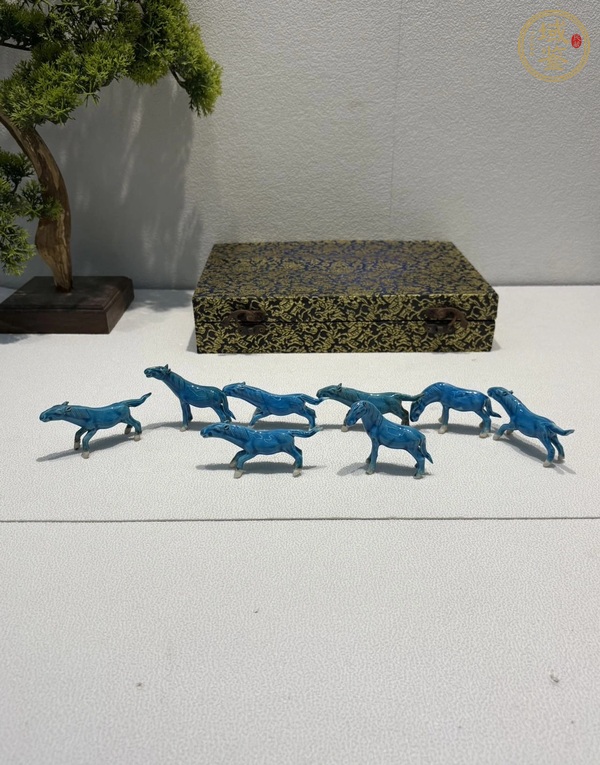古玩陶瓷孔雀藍(lán)釉小馬八只真品鑒賞圖