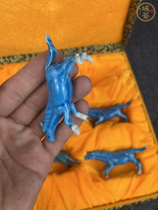 古玩陶瓷孔雀藍(lán)釉小馬八只真品鑒賞圖