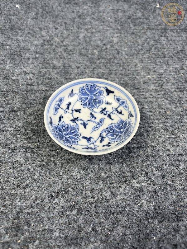古玩青花西番蓮煙碟真品鑒賞圖