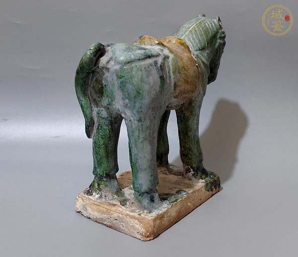 古玩陶瓷明三彩馬真品鑒賞圖