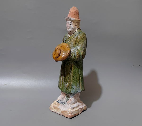古玩陶瓷明三彩持帽人物俑拍賣，當前價格190元