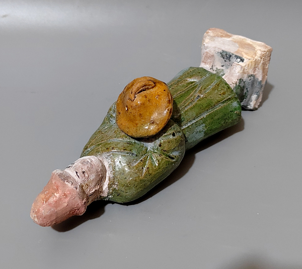 古玩陶瓷明三彩持帽人物俑拍賣，當前價格190元