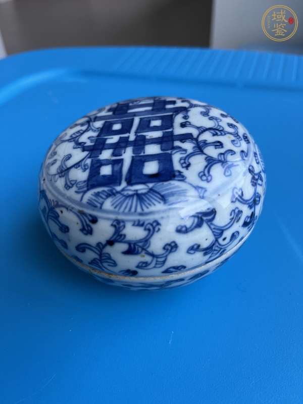 古玩纏枝花囍字紋青花粉盒真品鑒賞圖