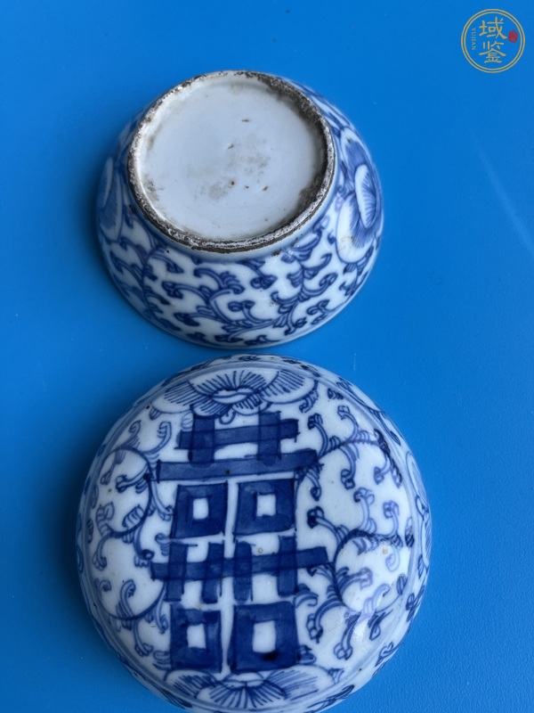 古玩陶瓷纏枝花囍字紋青花粉盒真品鑒賞圖