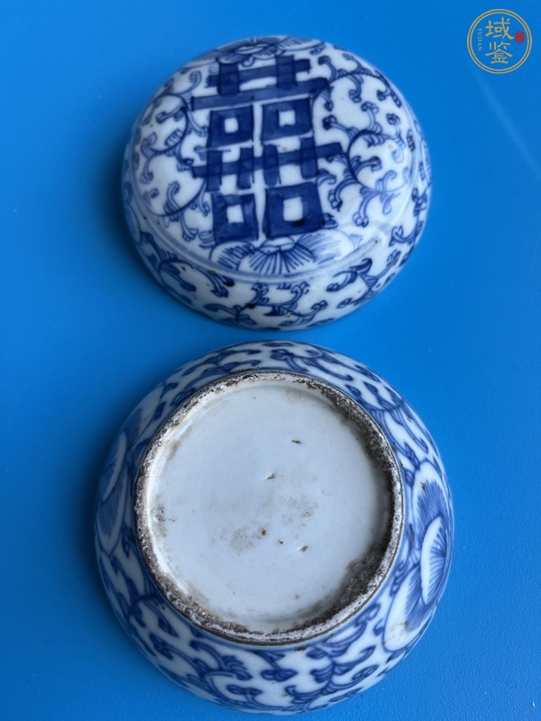 古玩陶瓷纏枝花囍字紋青花粉盒真品鑒賞圖