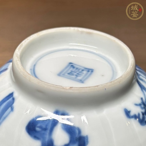 古玩陶瓷花卉紋青花杯真品鑒賞圖