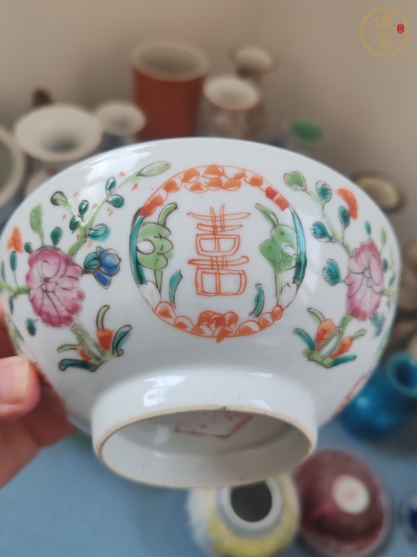 古玩陶瓷粉彩花卉喜字紋碗真品鑒賞圖