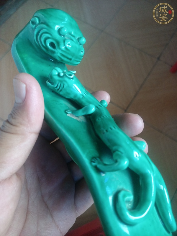 古玩陶瓷綠釉蒼龍教子帶鉤真品鑒賞圖