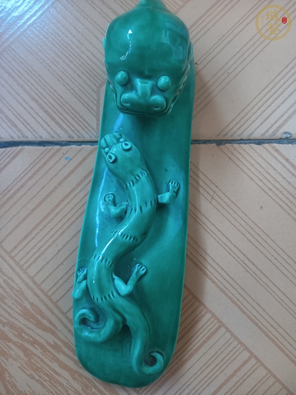 古玩陶瓷綠釉蒼龍教子帶鉤真品鑒賞圖