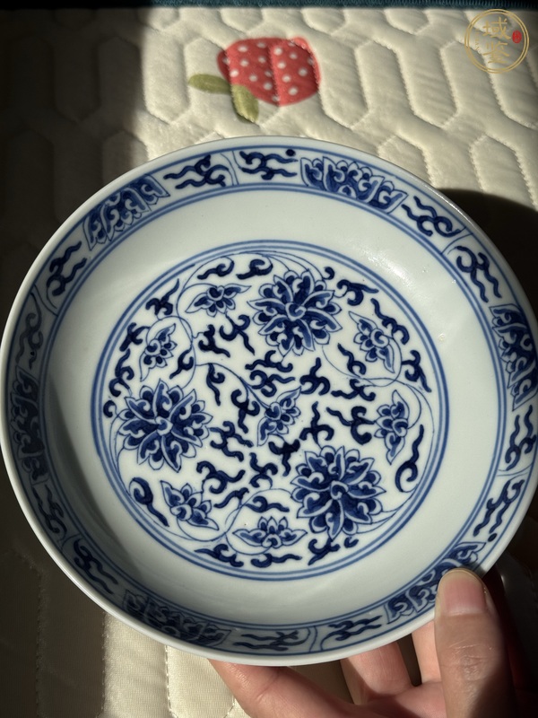 古玩陶瓷青花纏枝花卉紋盤真品鑒賞圖
