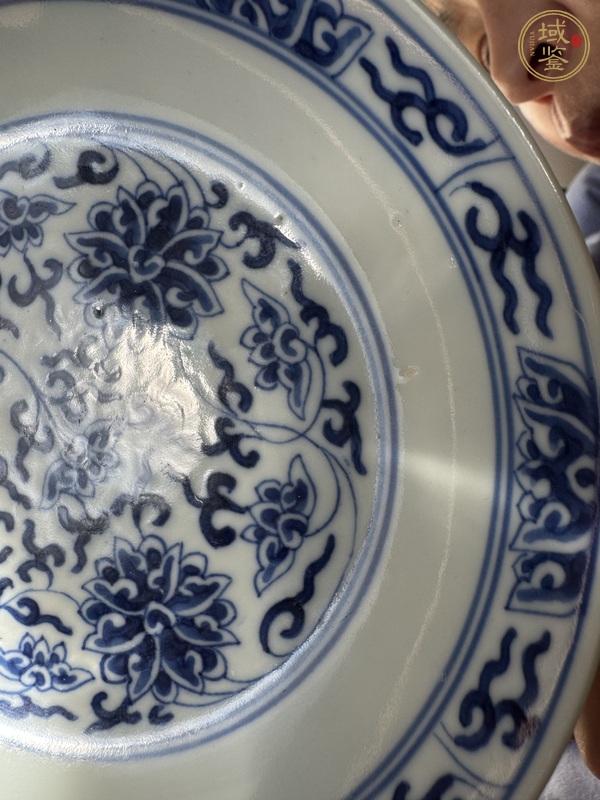 古玩陶瓷青花纏枝花卉紋盤真品鑒賞圖