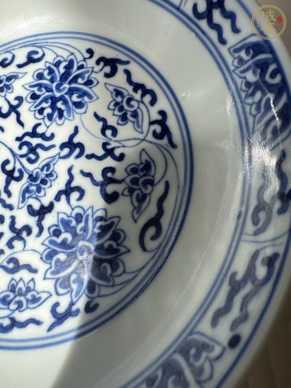 古玩陶瓷青花纏枝花卉紋盤真品鑒賞圖