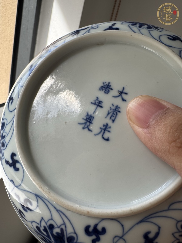 古玩陶瓷青花纏枝花卉紋盤真品鑒賞圖