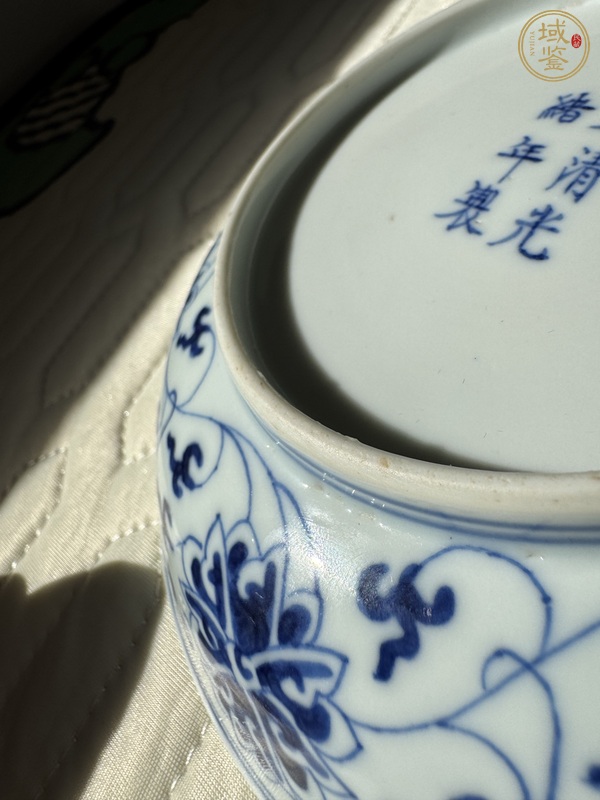 古玩陶瓷青花纏枝花卉紋盤真品鑒賞圖