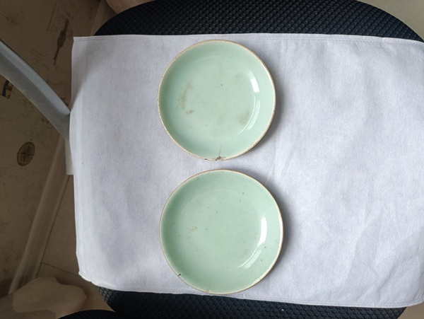 古玩陶瓷清中期豆青釉盤拍賣,當前價格38元