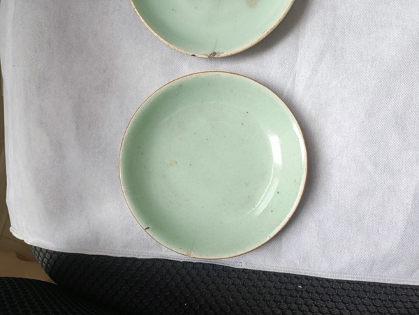 古玩陶瓷清中期豆青釉盤拍賣,當前價格38元