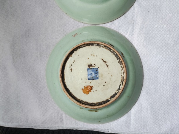 古玩陶瓷清中期豆青釉盤拍賣,當前價格38元