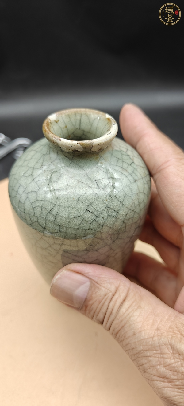 古玩陶瓷哥窯瓶真品鑒賞圖