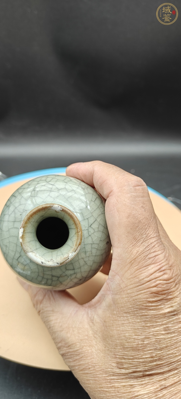 古玩陶瓷哥窯瓶真品鑒賞圖