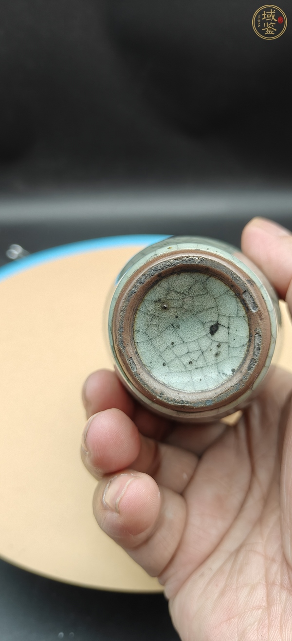 古玩陶瓷哥窯瓶真品鑒賞圖