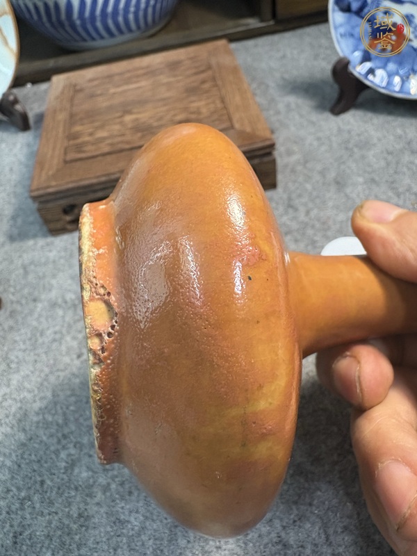 古玩陶瓷石灣窯黃釉荸薺瓶真品鑒賞圖