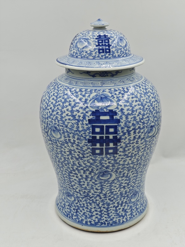 古玩陶瓷青花纏枝喜字紋將軍罐拍賣，當(dāng)前價(jià)格12000元