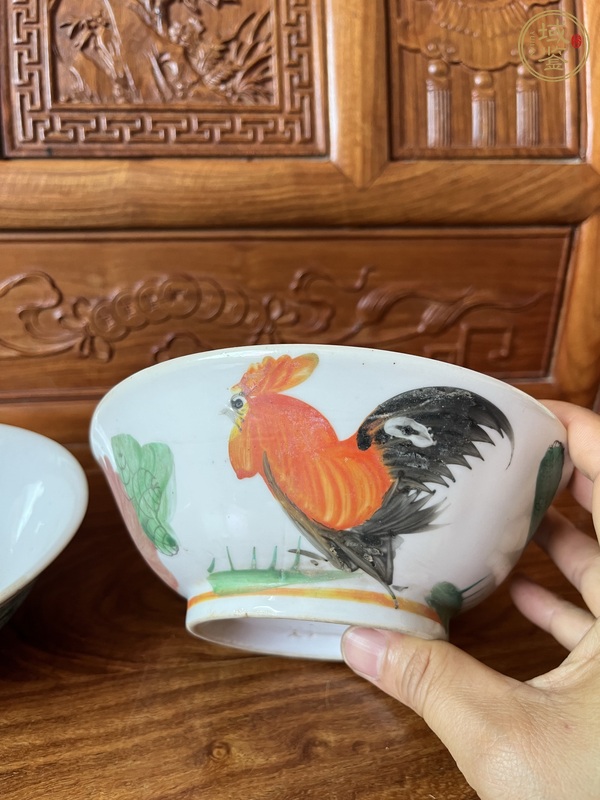 古玩陶瓷彩繪大公雞紋碗真品鑒賞圖