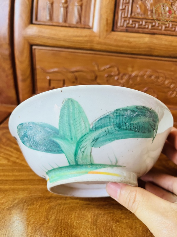 古玩陶瓷彩繪大公雞紋碗真品鑒賞圖
