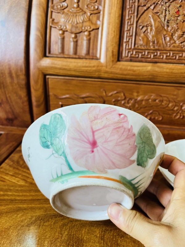 古玩陶瓷彩繪大公雞紋碗真品鑒賞圖