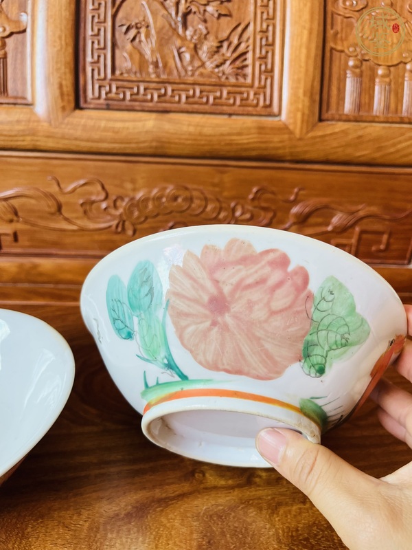 古玩陶瓷彩繪大公雞紋碗真品鑒賞圖