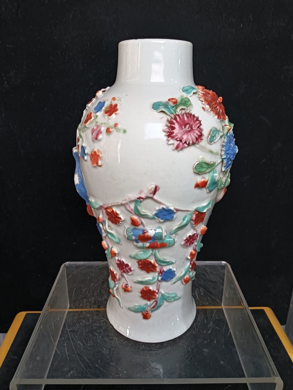 古玩陶瓷清早期貼塑瓶拍賣，當前價格5800元