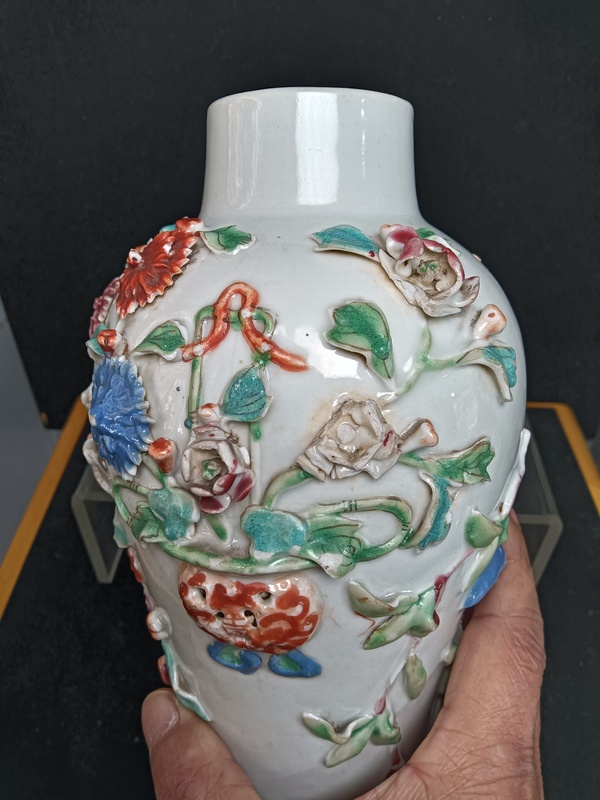 古玩陶瓷清早期貼塑瓶拍賣，當前價格5800元