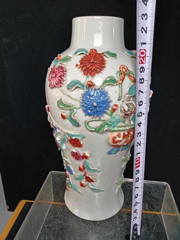 古玩陶瓷清早期貼塑瓶拍賣，當前價格5800元