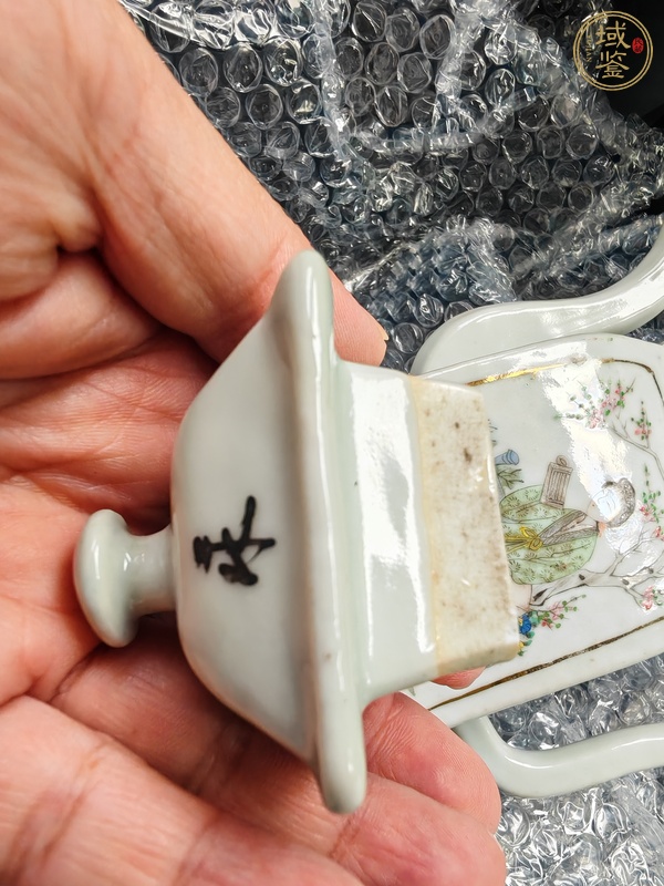 古玩陶瓷仕女紋粉彩執(zhí)壺真品鑒賞圖