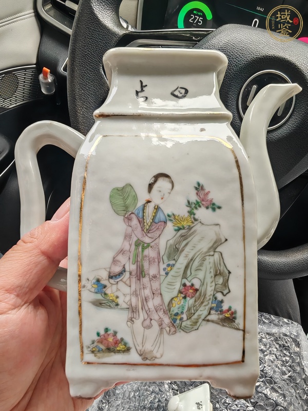 古玩陶瓷仕女紋粉彩執(zhí)壺真品鑒賞圖