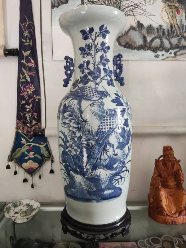 古玩陶瓷花鳥紋青花瓶真品鑒賞圖