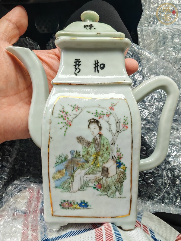 古玩陶瓷仕女紋粉彩執(zhí)壺真品鑒賞圖