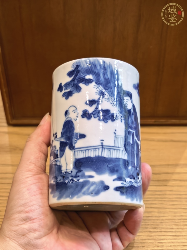 古玩陶瓷青花攜琴訪友圖筆筒真品鑒賞圖