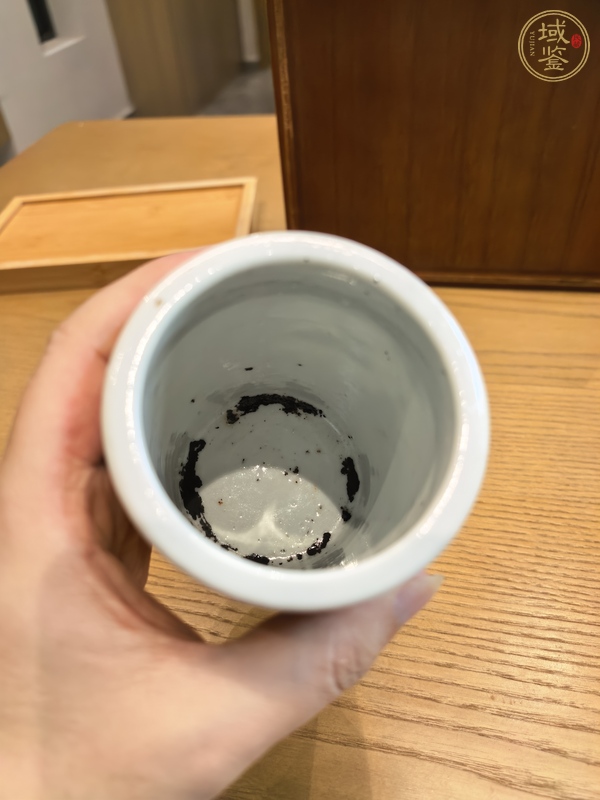 古玩陶瓷青花攜琴訪友圖筆筒真品鑒賞圖