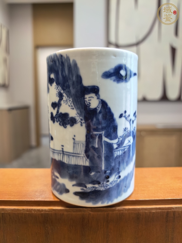 古玩陶瓷青花攜琴訪友圖筆筒真品鑒賞圖