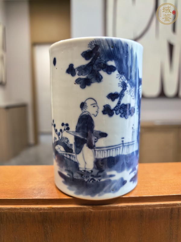 古玩陶瓷青花攜琴訪友圖筆筒真品鑒賞圖