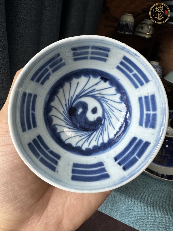 古玩陶瓷青花八卦紋茶碗真品鑒賞圖