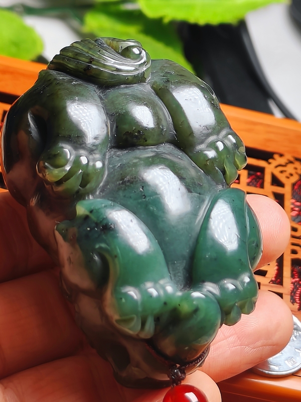 古玩玉器天然和田碧玉瑞獸把件(帶鑒定證書)拍賣，當前價格1580元